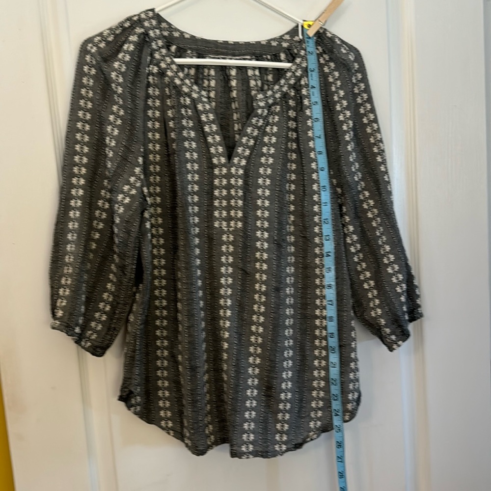 Cute Loft shirt.